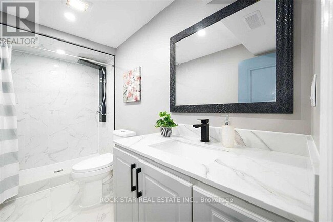 Photo - 919 Brucedale Ave E