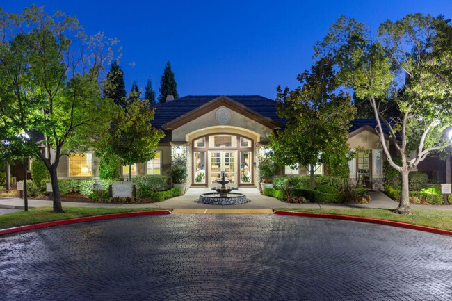 Building Photo - The Falls at Willow Creek Rental