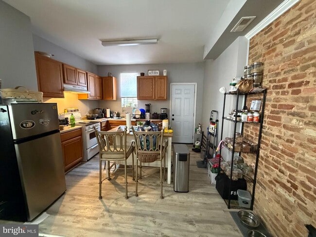 Photo - 1638 Cole St