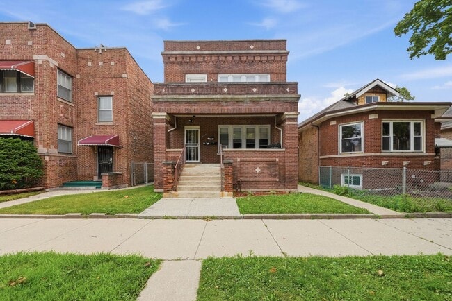 Building Photo - 8041 S Laflin St Unit 2