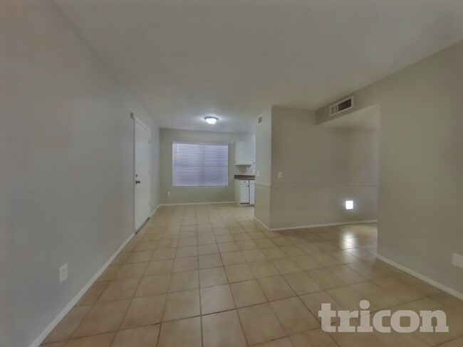 Photo - 1406 E Kerry Ln