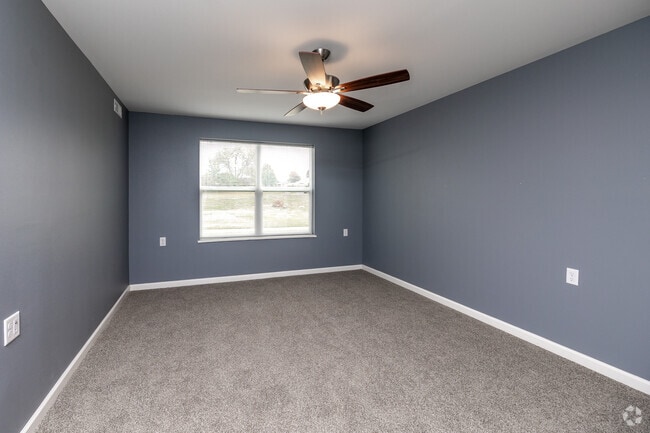 2BR, 1BA - 847SF - Second Bedroom - Alice Place West Burlington