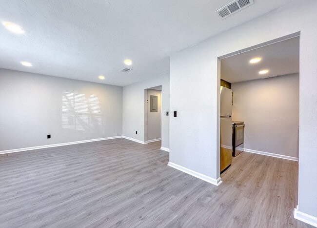 Building Photo - 319 Dixie Dr