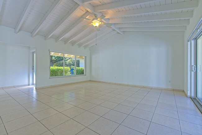 Photo - 5400 Orduna Dr