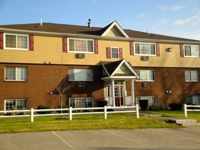 Building Photo - 3951 Brown Ave Unit 101