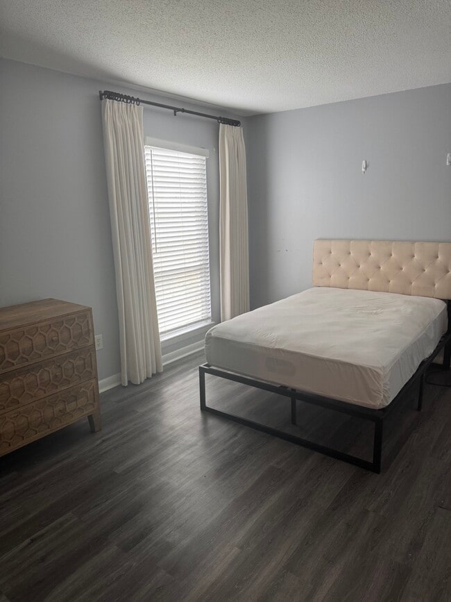 master bedroom with walk in closet - 3983 N Quail Ln Unit 3883