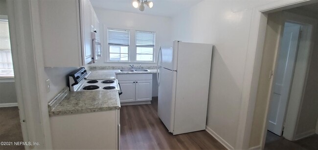 Photo - 2050 Dellwood Ave