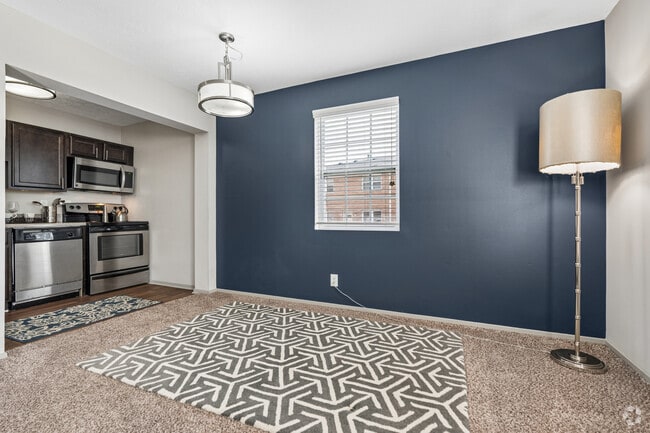 2BR, 1BA - 737SF - Dining