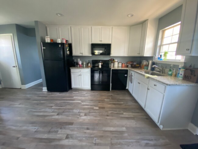 Photo - 1612 Hilltop Rd