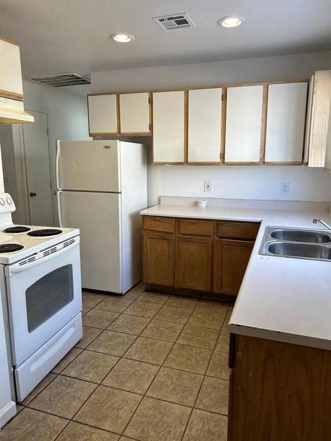 Photo - 1680 N Lamont St Apartments Unit 111