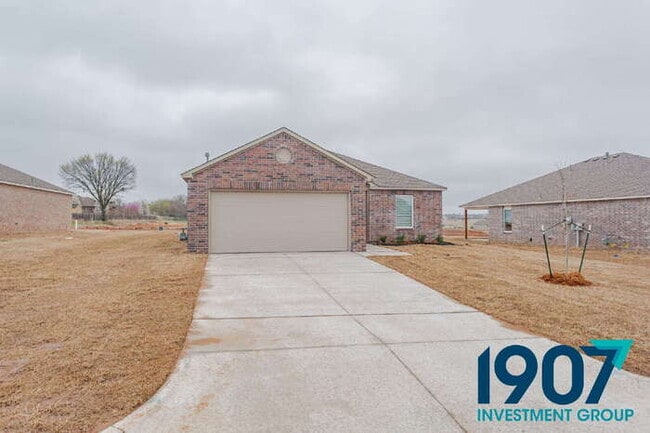 Photo - Modern 3-Bedroom Home with Open Layout and Contemporary Finishes in Shawnee! - AVAILABLE AFTER JU...