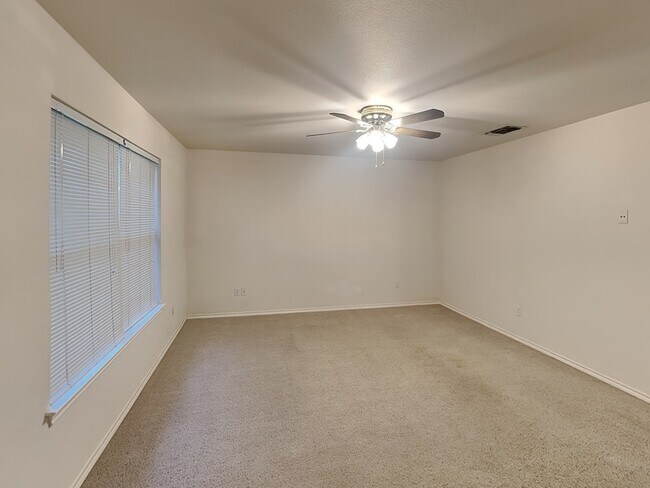 Photo - 950 Austin Ct