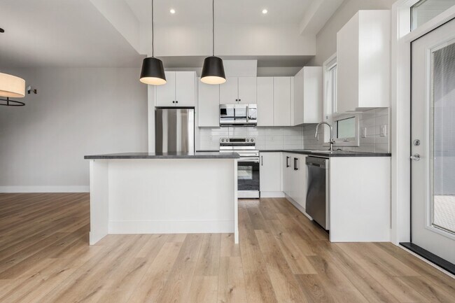 Photo - 5545-5545 Vedder Rd