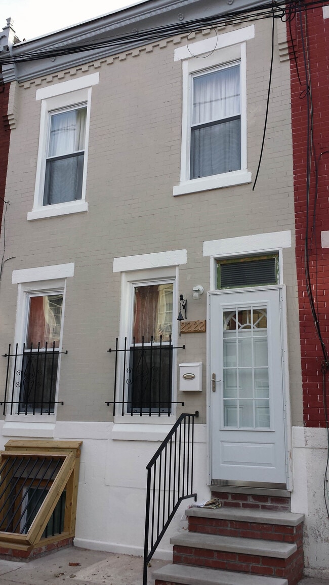 Building Photo - 2222 Watkins St