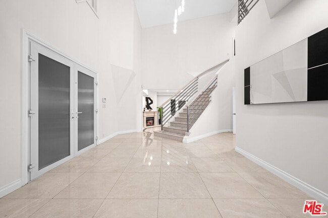 1121 Roberto Ln