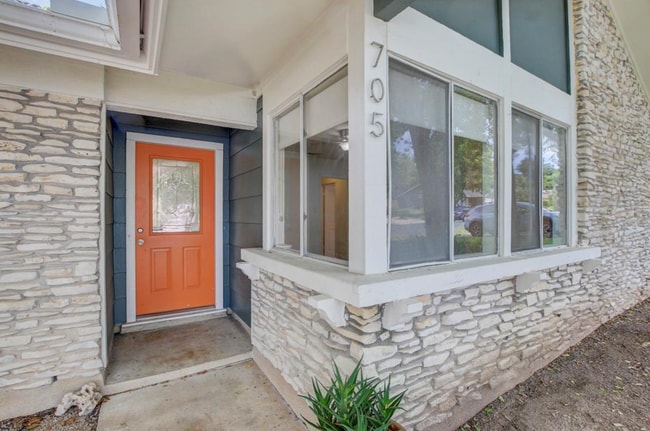 705 Huntingdon Pl