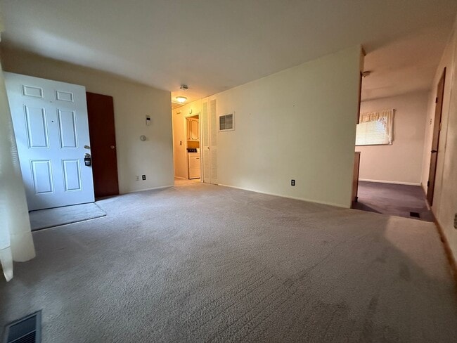 5008 Valley Ln
