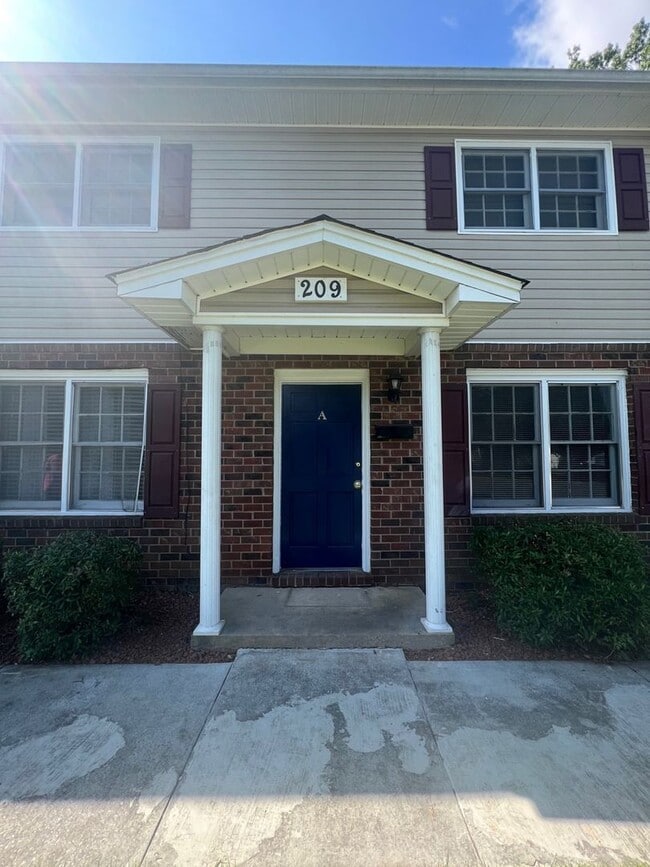 Photo - Two bedroom, 1.5 bath in Graham--McAden Place Unit A