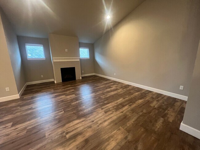 Photo - Spectacular views from this newer Redmond ...