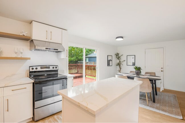 Photo - 9111 NE 73rd St