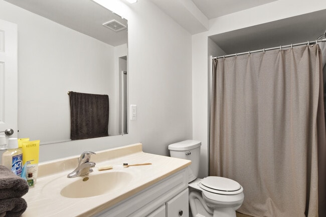 Photo - 202-204 N Pinckney St