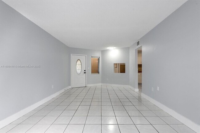 Photo - 1635 NE Miami Gardens Dr Unidad 136