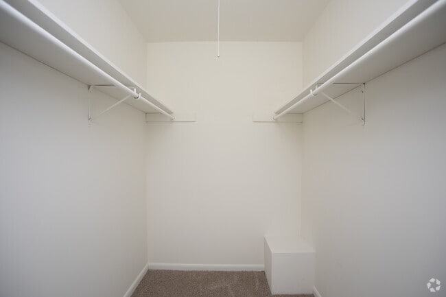 2BR, 1BA - 836SF - Primary Bedroom