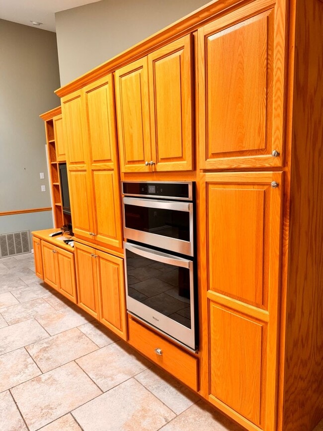 Photo - Nice large country setting close to town