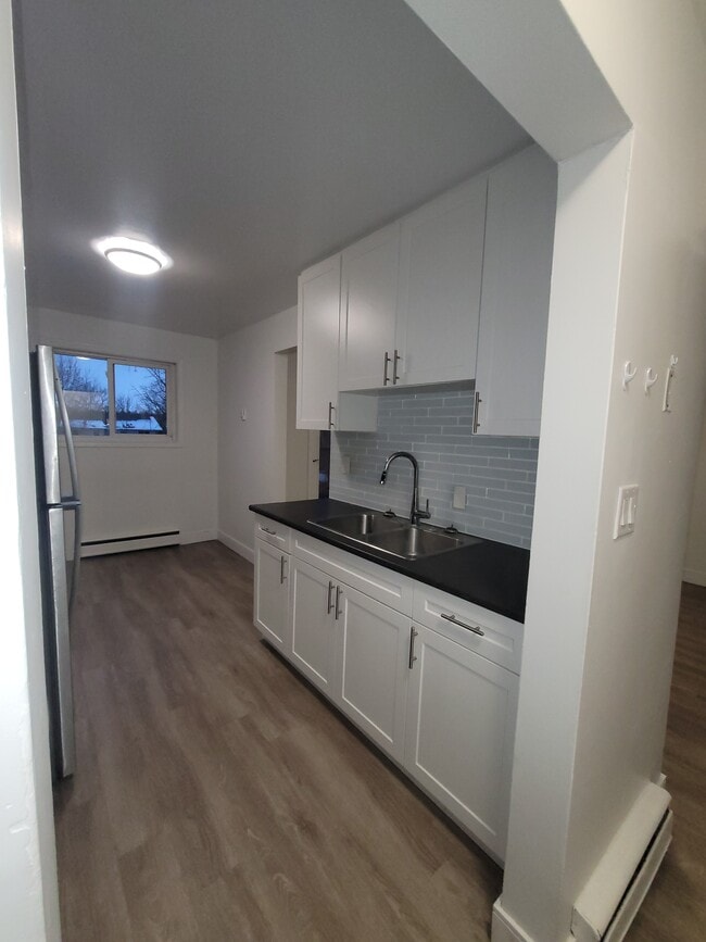 Building Photo - 70 Albert St Unit 19