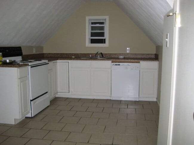 Photo - 1359 High St Unit B