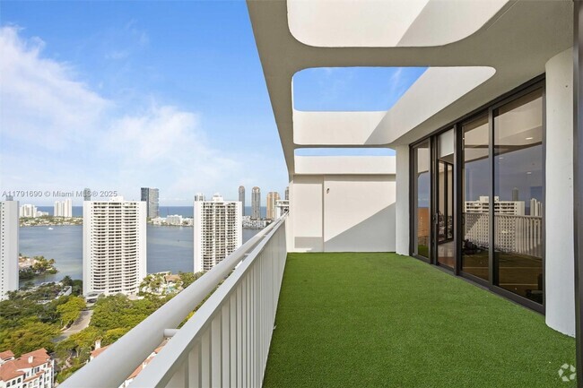 Building Photo - 2000 Island Blvd Unit PH-5 Rental