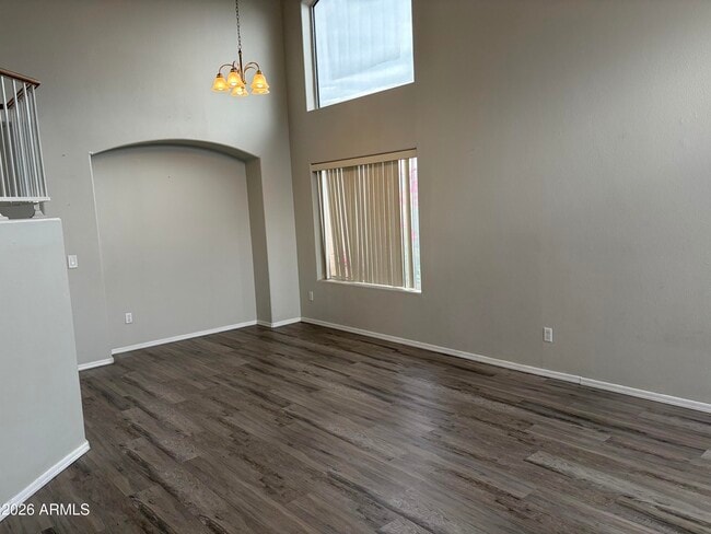 128 W Oxford Ln