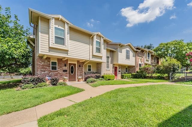 Building Photo - 1941 Shorewood Dr Rental