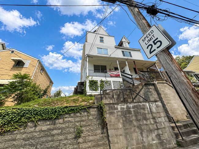 Photo - 4229 Haldane St