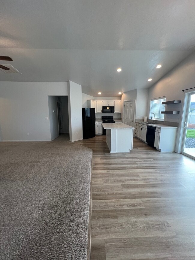 Photo - 3 Bed 2 Bath Nampa!