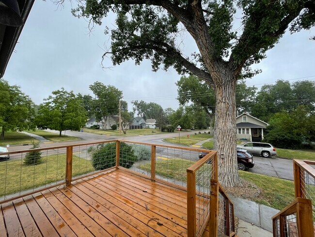 Photo - 831 Saint James St