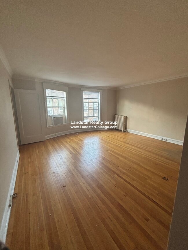 Building Photo - 907 Elmwood Ave Unit 3D