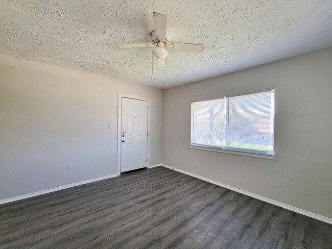 711 Ave A Unit 3