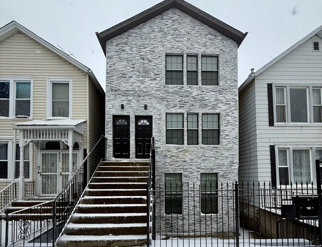 Building Photo - 2702 S Union Ave