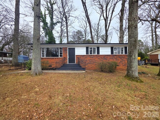 Building Photo - 1407 Sherwood Dr