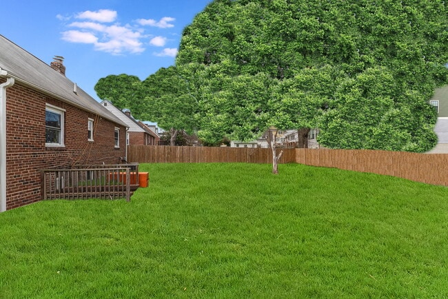 Photo - 715 N George Mason Dr