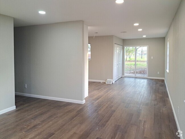 Building Photo - Remodeled 3 Bedroom, 1 bathroom Rental