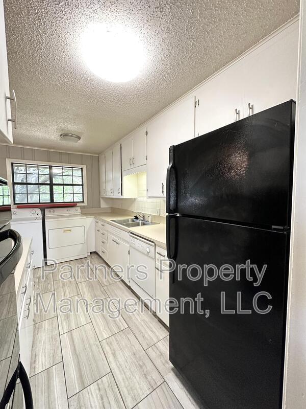 Photo - 2201 W Deane St