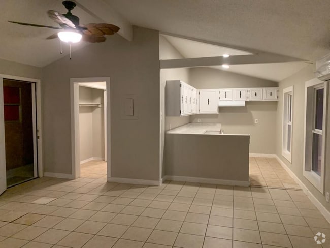 Building Photo - 109 E Venus Ln Rental