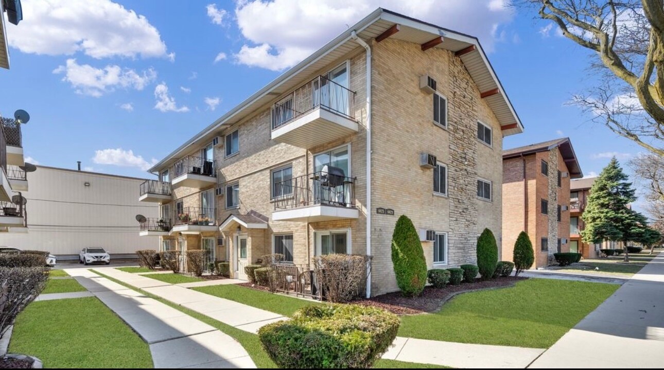Photo - 6029 W 64th Pl Apartments Unit #7