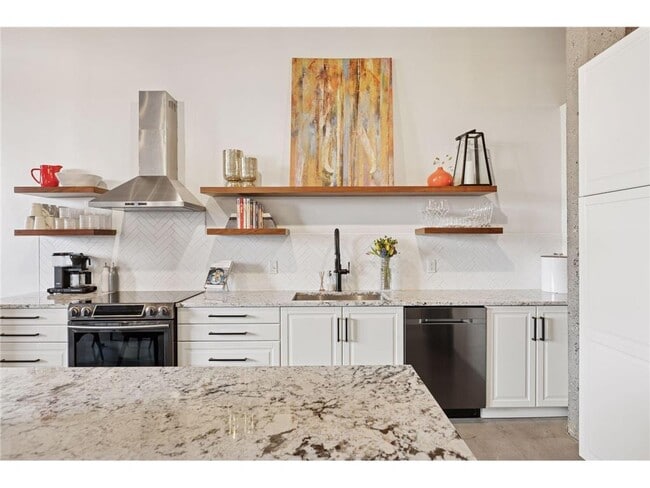 Building Photo - 718 N Washington Ave Unit 505