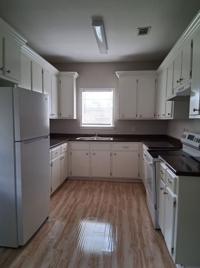 Photo - 3 Bedroom 2 Bath Home