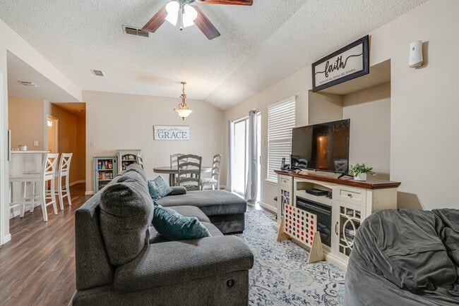 Photo - 3211 Stoney Grv