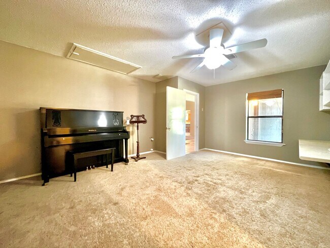 Photo - 1328 Kings Row