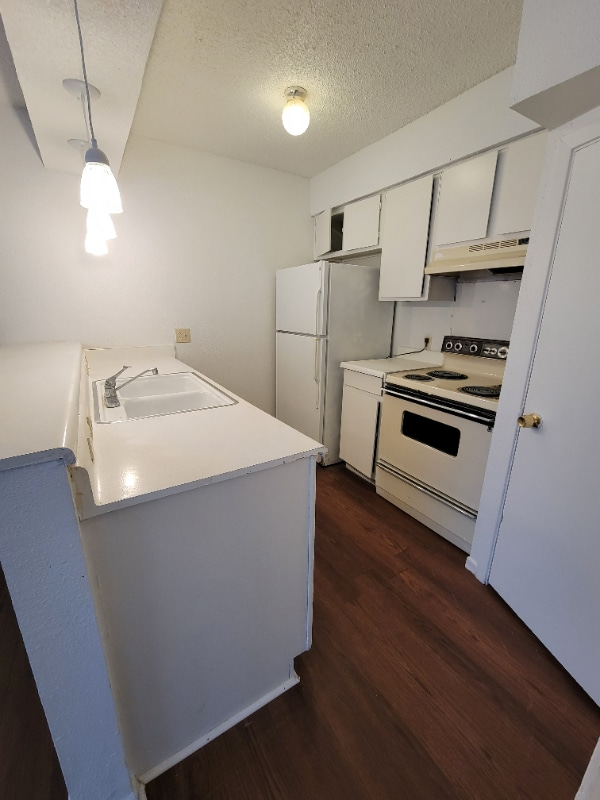 Photo - 207 Sprucewood Ln Unit D